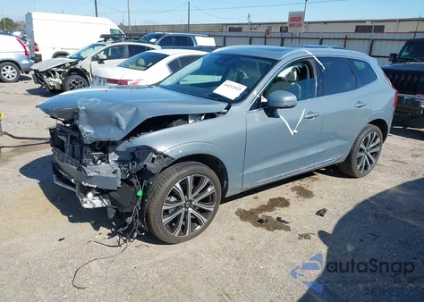 2023 Volvo Xc60 B5 Ultimate Bright Theme z USA, uszkodzony, nr VIN YV4L12RA5P1341896